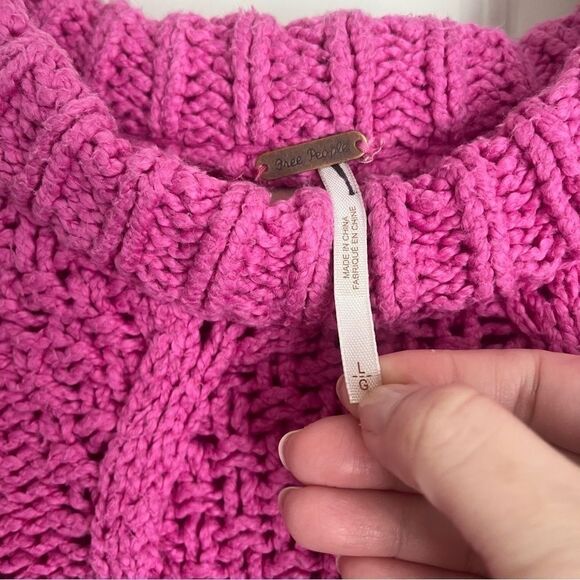 NEW Free People Pink Cutting Edge Cable
Knit Crop Sweater Barbie Hot Pink Large - Picture 9 of 12